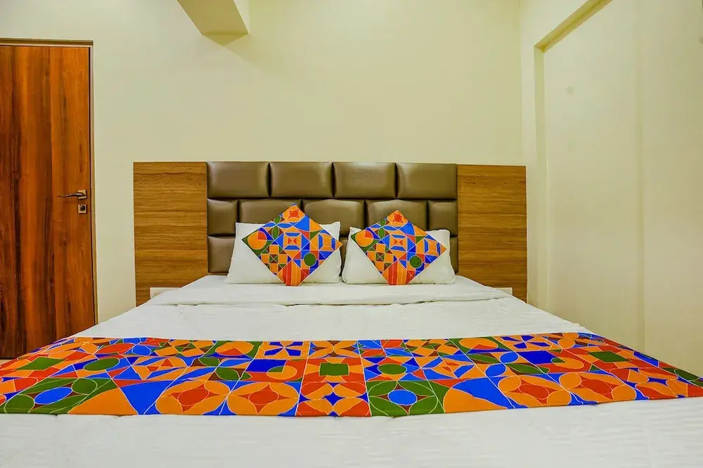 Fabhotel Dream Inn