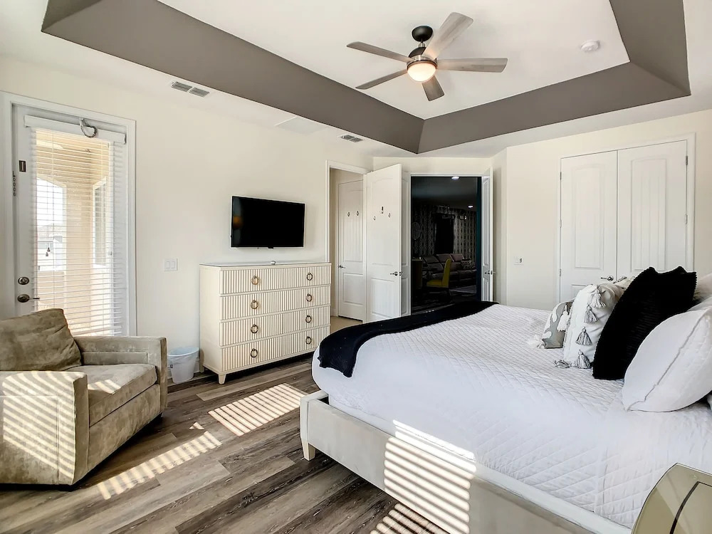 Wonderland Home W/private Pool Near Disney 5 Bedroom Home by Redawning