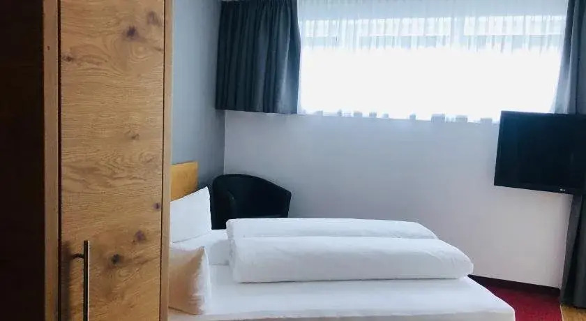 Collina Hotel  More