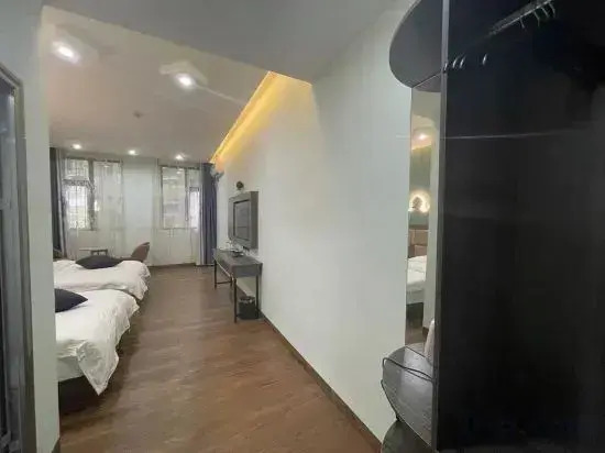Maitreya Spades Hotel (Huquan Ecological Park Honghe Water Town Branch)