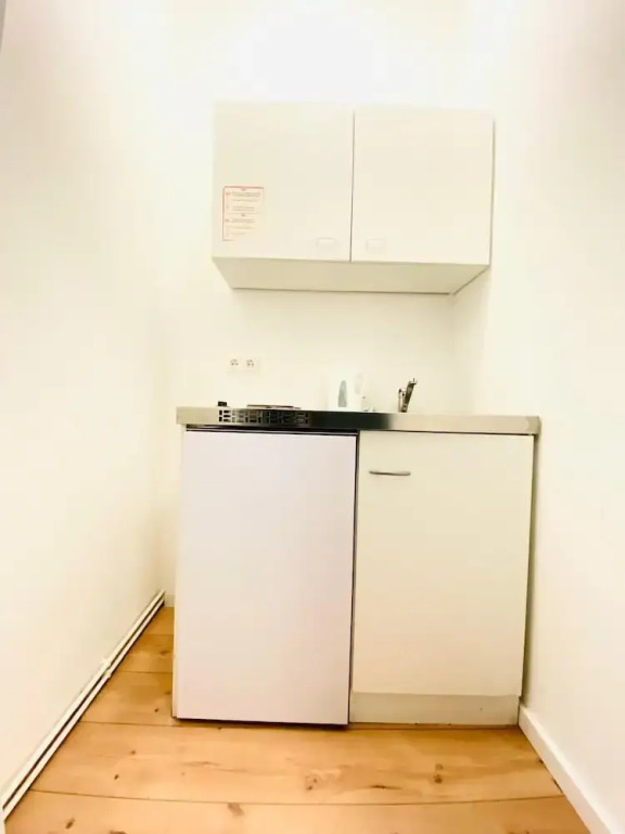 Spacious 8BR Apt with Terrace 16P
