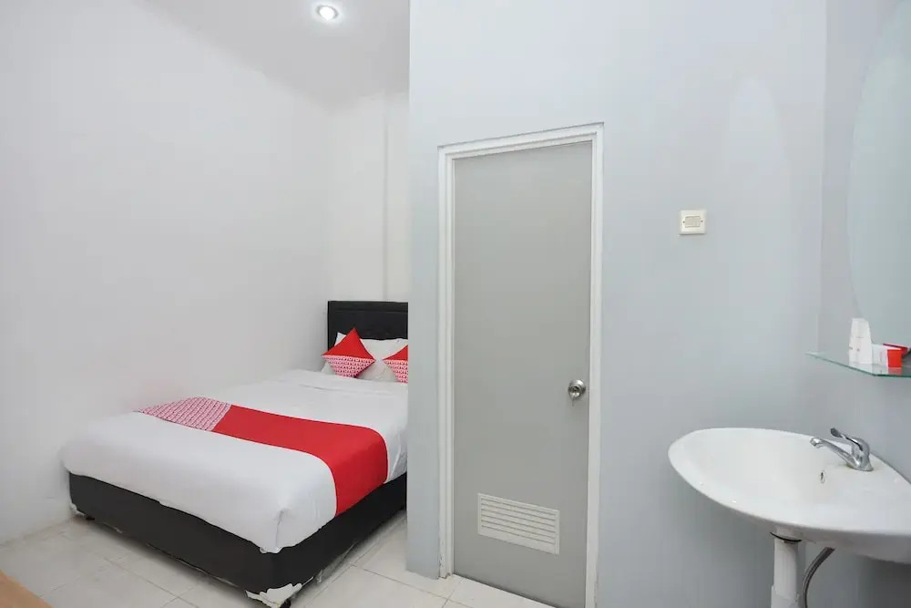 Golden Inn 2 by OYO Rooms