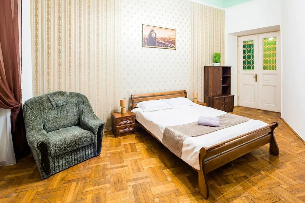 Three bedrooms & studio in the Center
