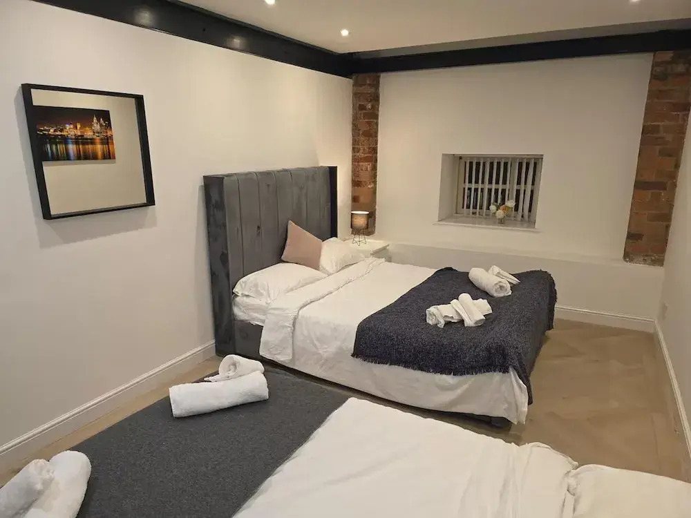 Liverpool Penthouse - Sleeps 8 - City Centre