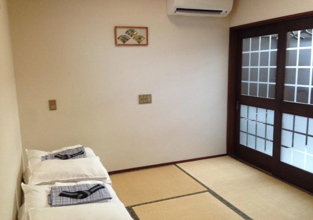 Waraku House