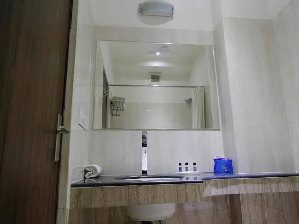 OYO 2166 Hotel KMahaveer