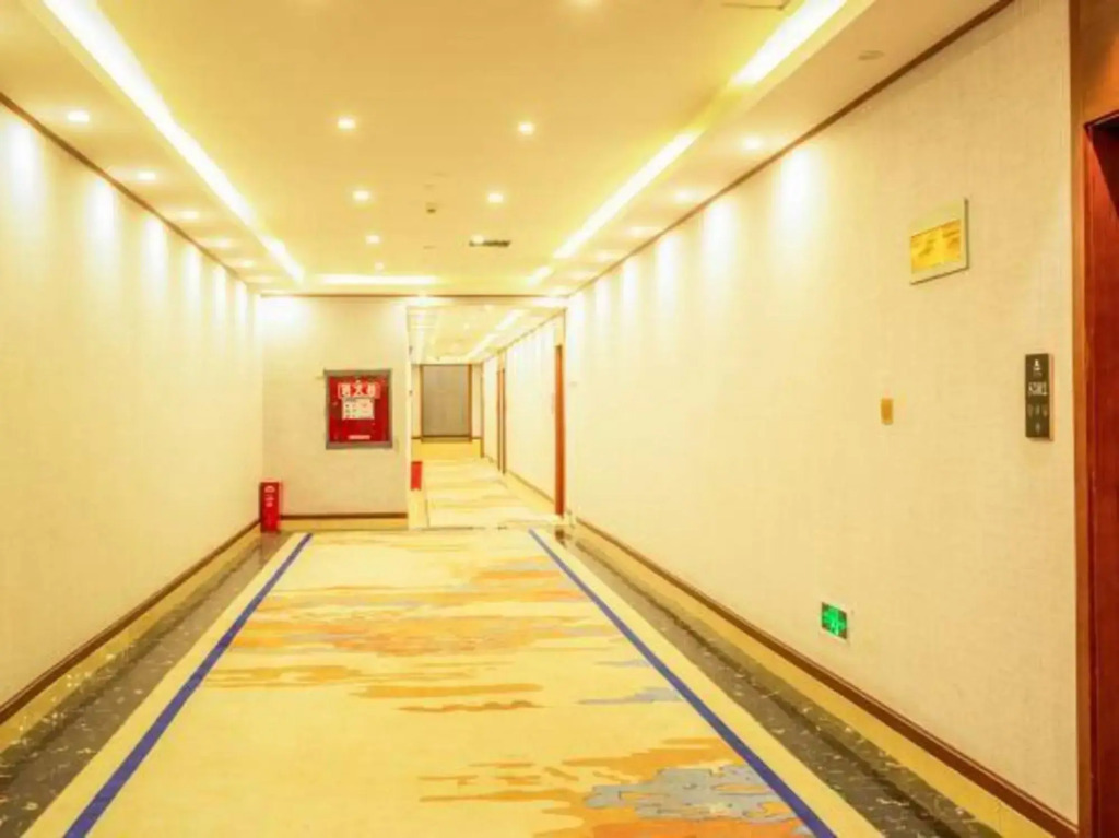 Hongshan Oxygen Fuyuan Hotel (Potala Palace Plaza)