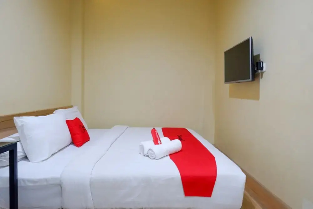 RedDoorz @ G Hotel Luwuk