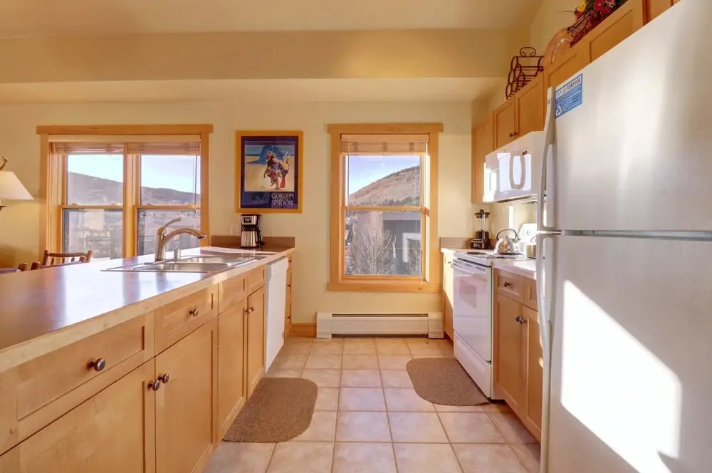 Spacious Copper Springs Condo Surrounded by Beautiful Views - CS431 by Redawning