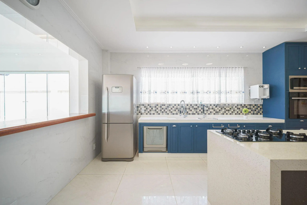 Casa Moderna com Quatro Suítes no Canal da Marina