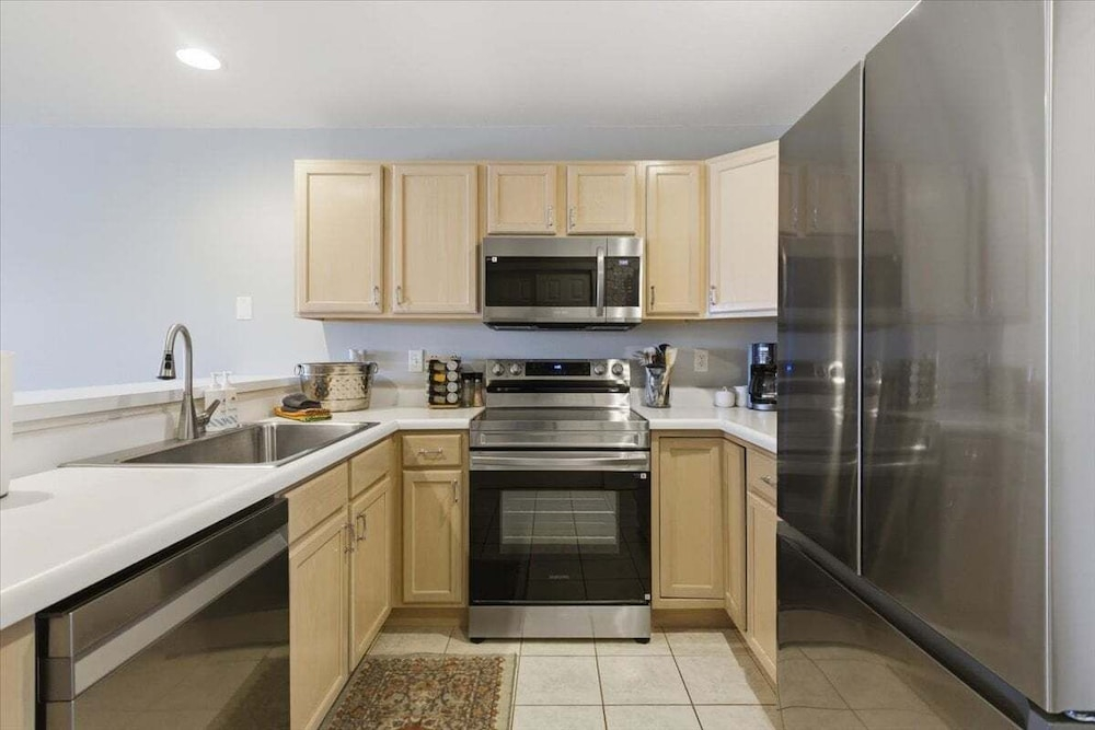 Beach Area, 2 Pools, Pet-friendly Condo at 20.5mm