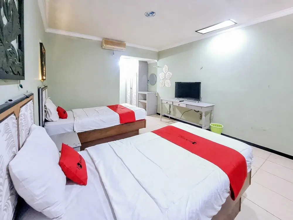 RedDoorz near Stadion Semeru Lumajang Jawa Timur