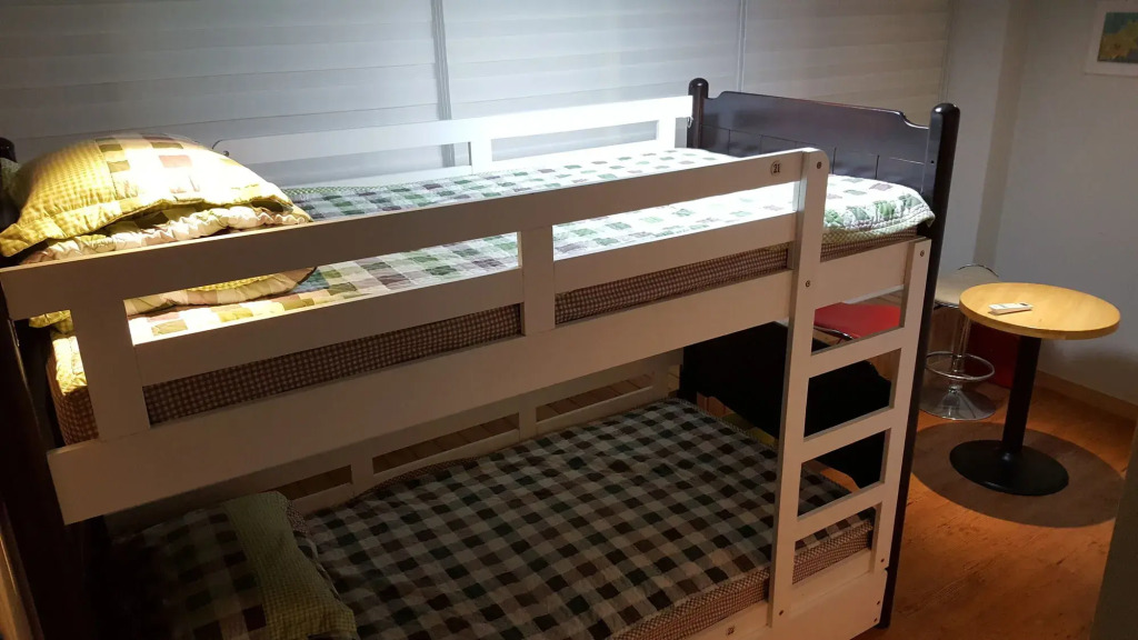 Dongbaekseom Guest House