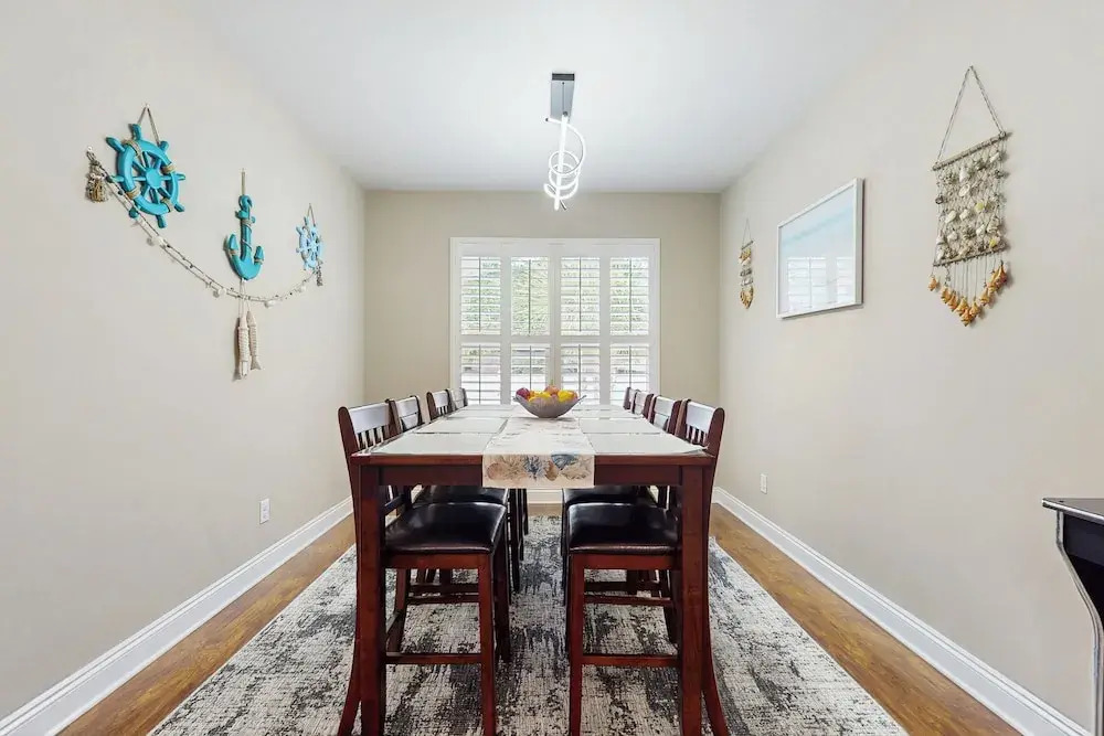 2 Mi to Beach! Group-friendly Navarre Getaway