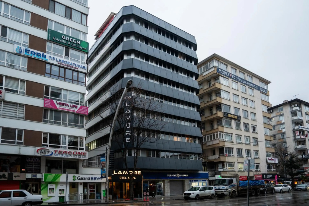 Lamore Hotel