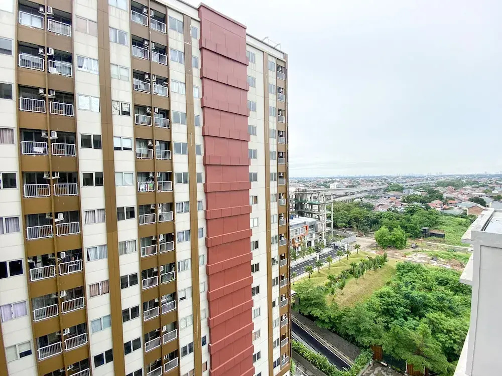 Modern Look Studio Room at LRT City Jatibening Apartment