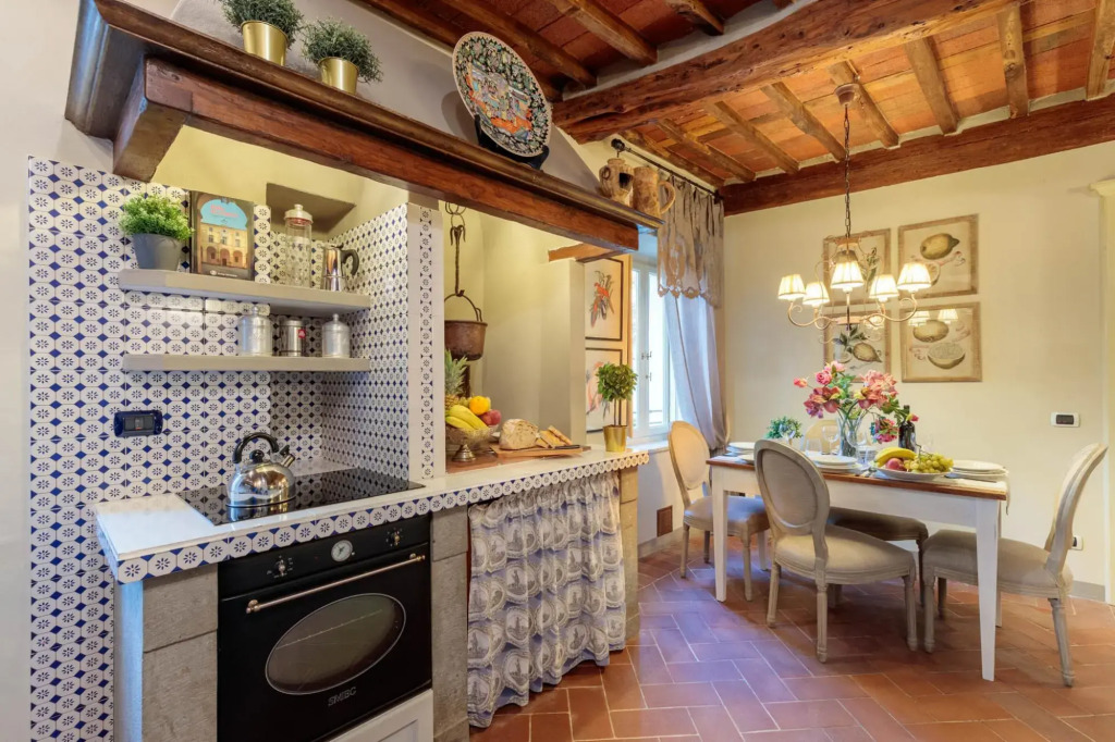 Casa Kathy in Lucca With 2 Bedrooms and 1 Bathrooms