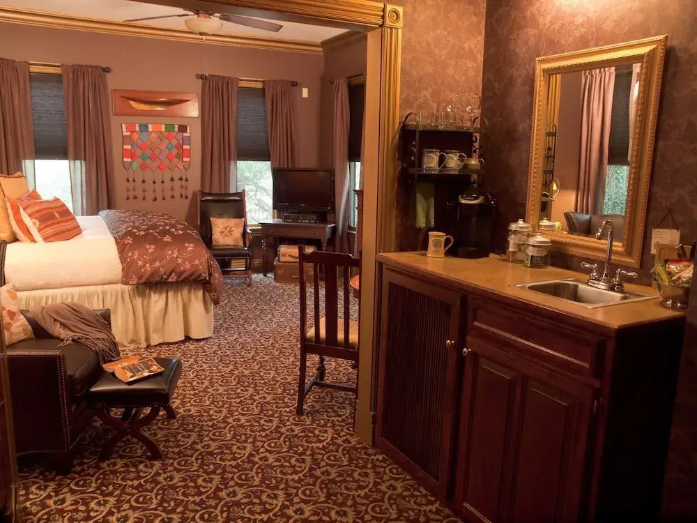 The 1883 Peabody House Bed & Breakfast