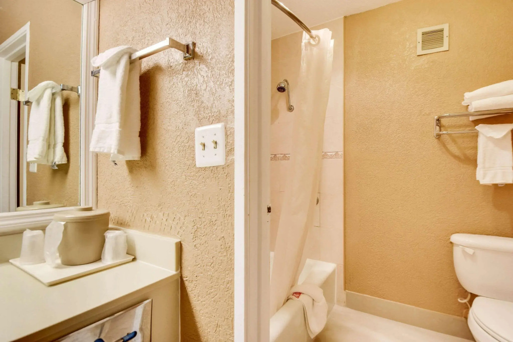 Econo Lodge Tampa near Busch Gardens