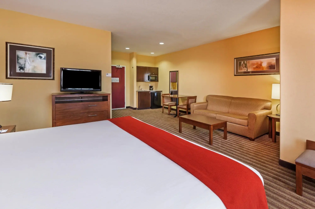 Holiday Inn Express & Suites Cleveland by IHG