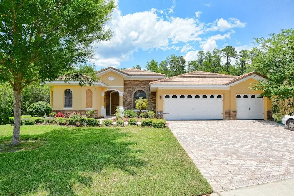 Calabria- 4 Bed House w/Pool- 3400CL
