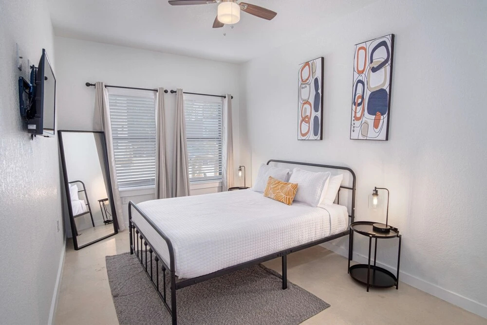 Elevate Your Stay at 3br/2.5ba Downtown Gem!