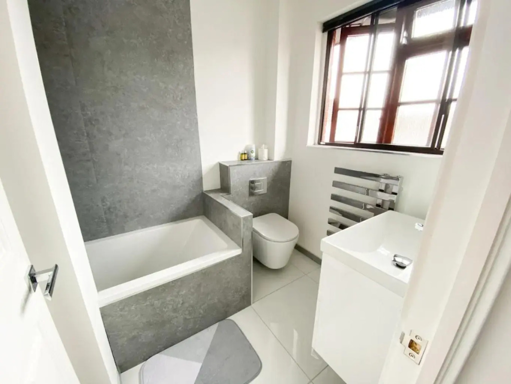 Harbourside House - Great Location - Parking - 2 En-Suites - Sleeps 5 Plus 1
