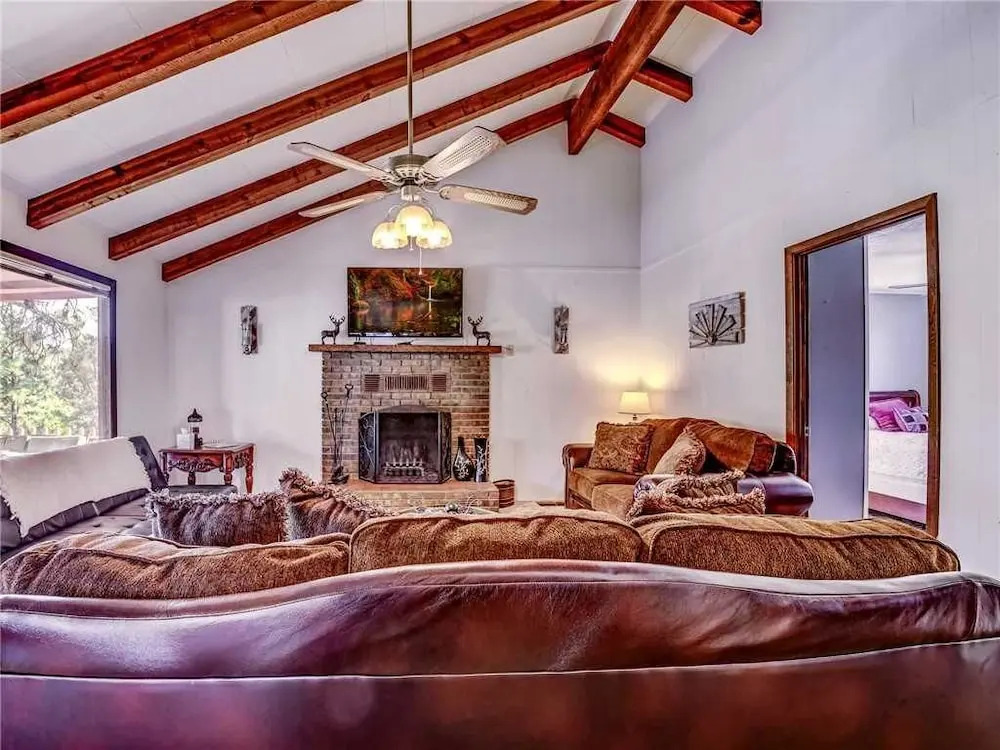 Foxfire Haven - Three Bedroom Cabin with Hot Tub