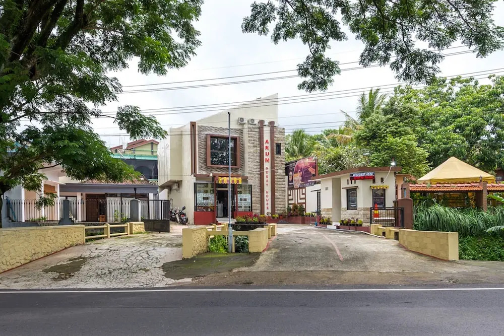 Arum Guest House by RedDoorz