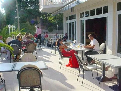 Hotel Riva Kaštela with swimming pool