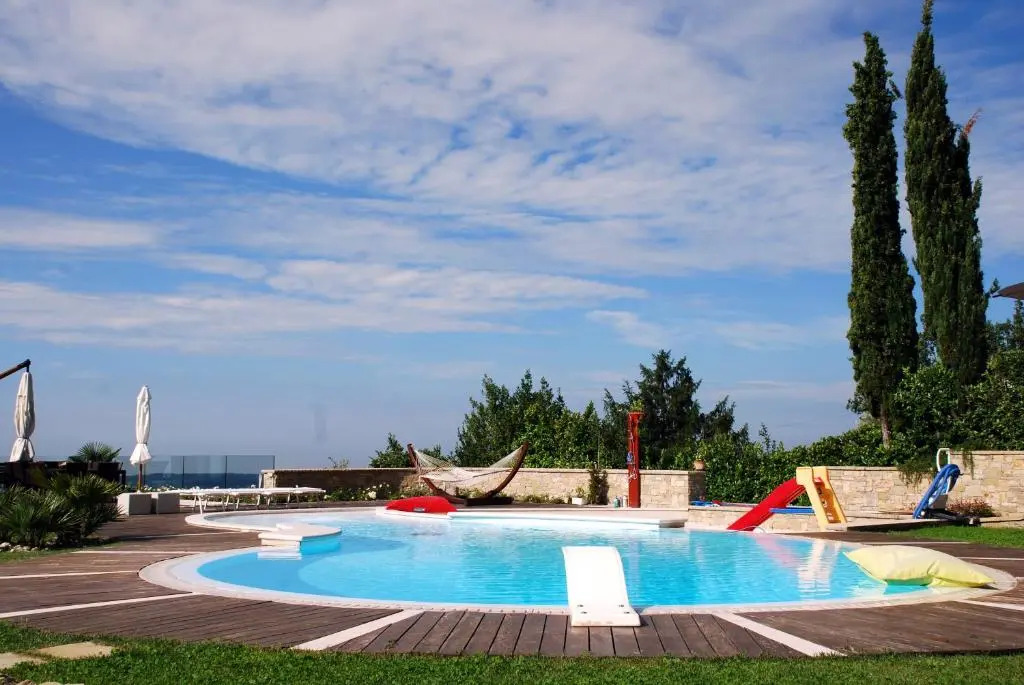 Villa Luna Stunning Modern Villa Shared Infinity Pool, Big garden, Fantastic lake view,AC