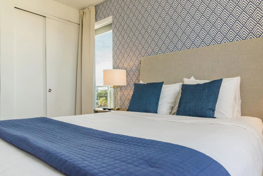 Luxury 2 bedroom apt in South Beach 502