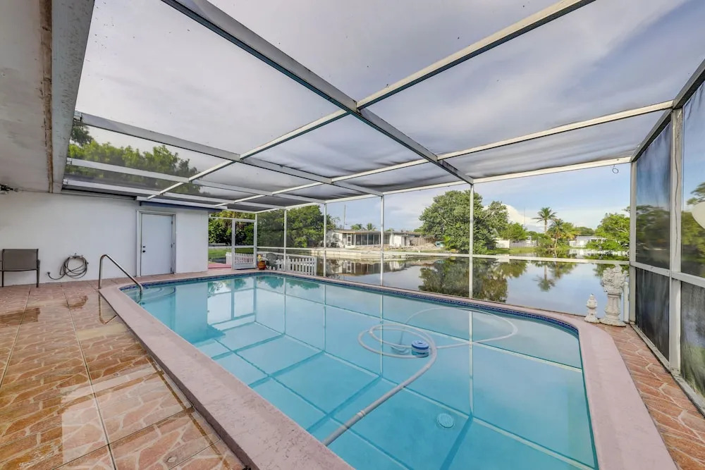 5 Mi to Hollywood Blvd! Miramar Apt w/ Shared Pool