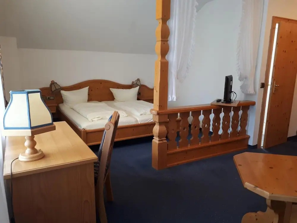 Hotel - Gasthof Spessarttor & Hotel Bergwiesen -hier auf Wunsch Zimmer mit Balkon