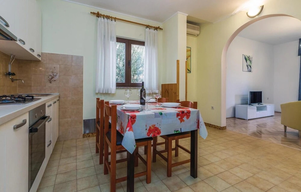 Awesome Home in Porec With Wifi and 2 Bedrooms