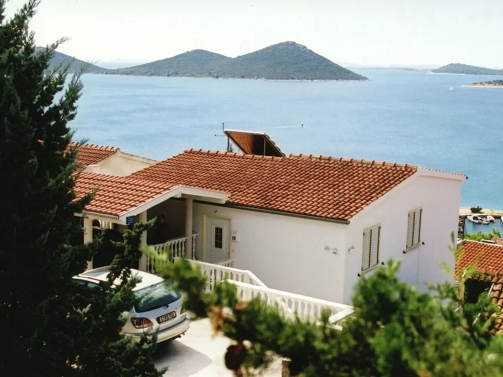 Spacious Apartment in Drage With Parking