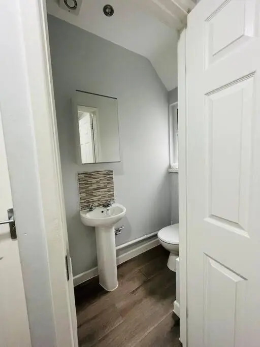 Modern 6 bedroom 5 min walk to beach & restaurants
