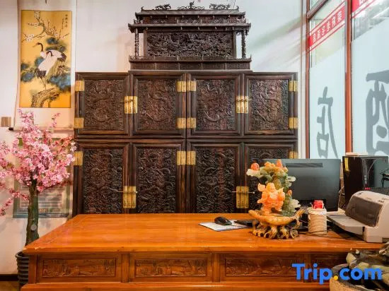 Rongfu Laozhai Hotel Close to Shichahai Scenic Area , Nanluogu Lane and Forbidden City