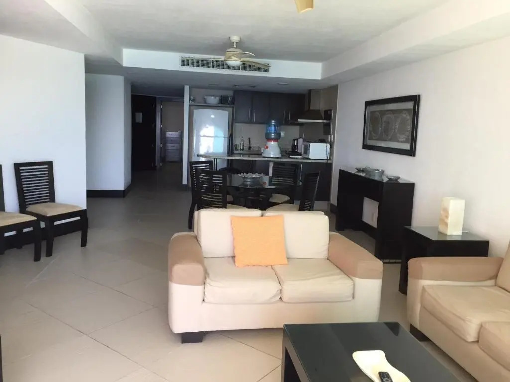 Bay View Grand Marina 1605 Sur