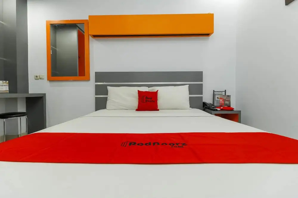 RedDoorz near Manado Town Square