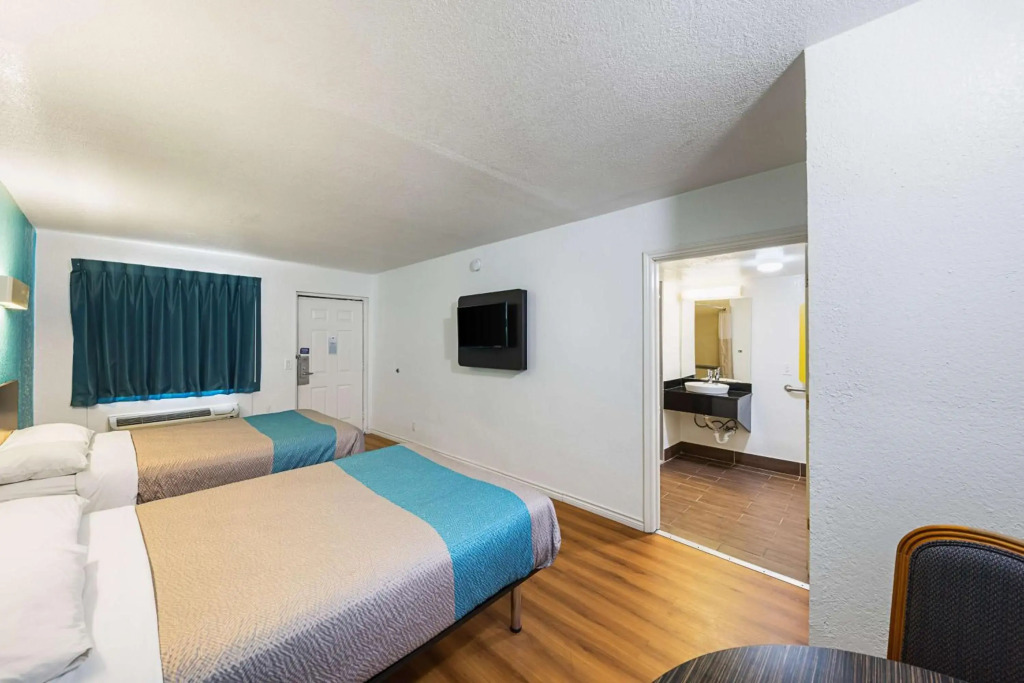 Motel 6-Grand Prairie, TX - Interstate 30