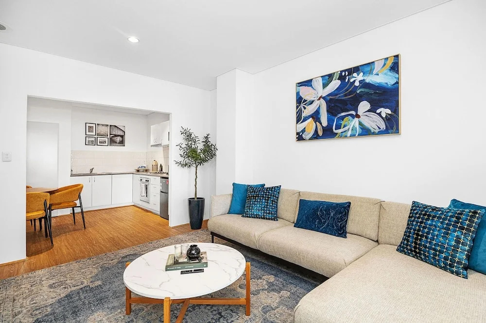 Newly Renovated 1bdr in the CBD