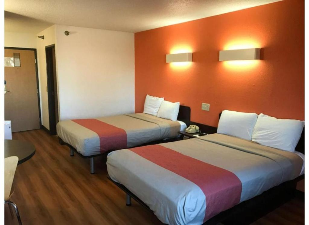Motel 6 Davenport, IA
