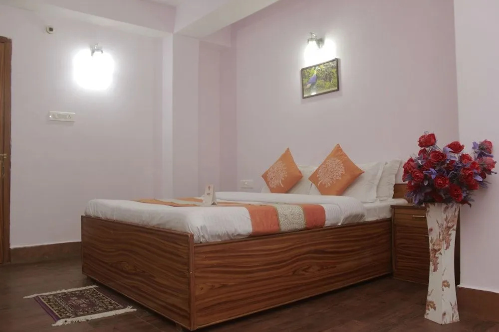 OYO 10883 Pema Thang Residency