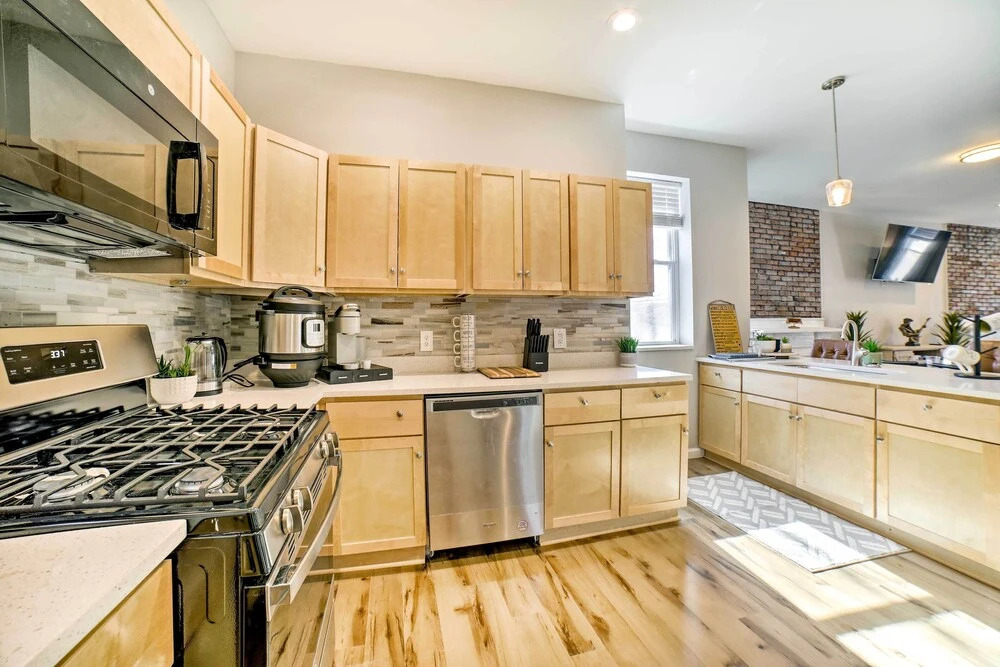 Pittsburgh Townhome: 1 Mi to Downtown