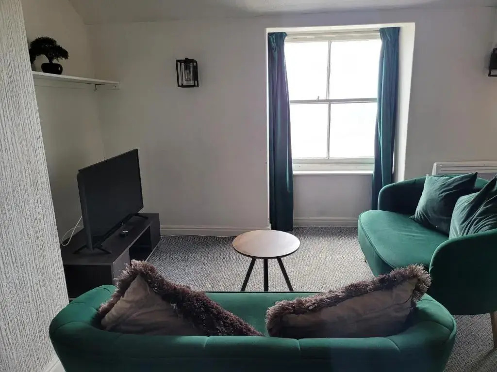 Sea view Penthouse flat 6 with fast WiFi and Free PARKING