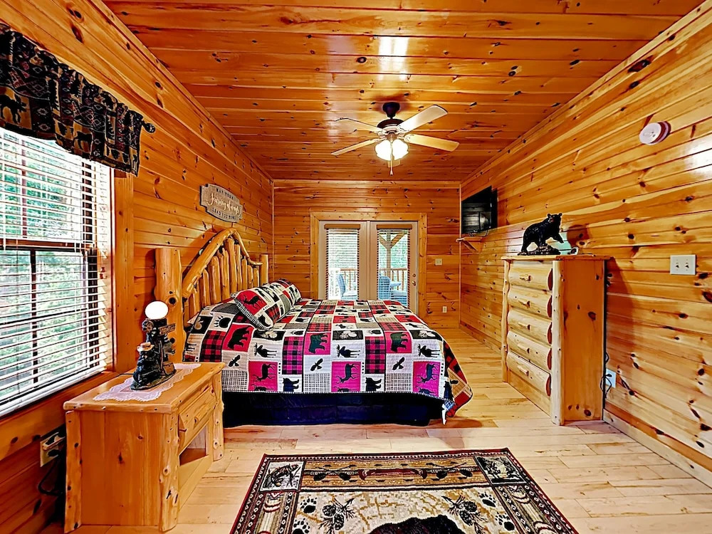 1268 Sevierville - 4 Br Cabin