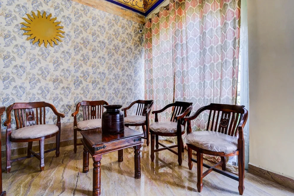 OYO 22287 Hotel Dev Palace