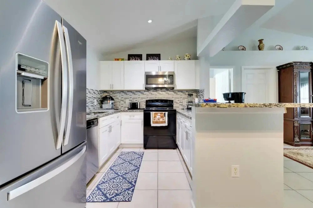 Fenced Yard & Game Room: Family Home in Kissimmee