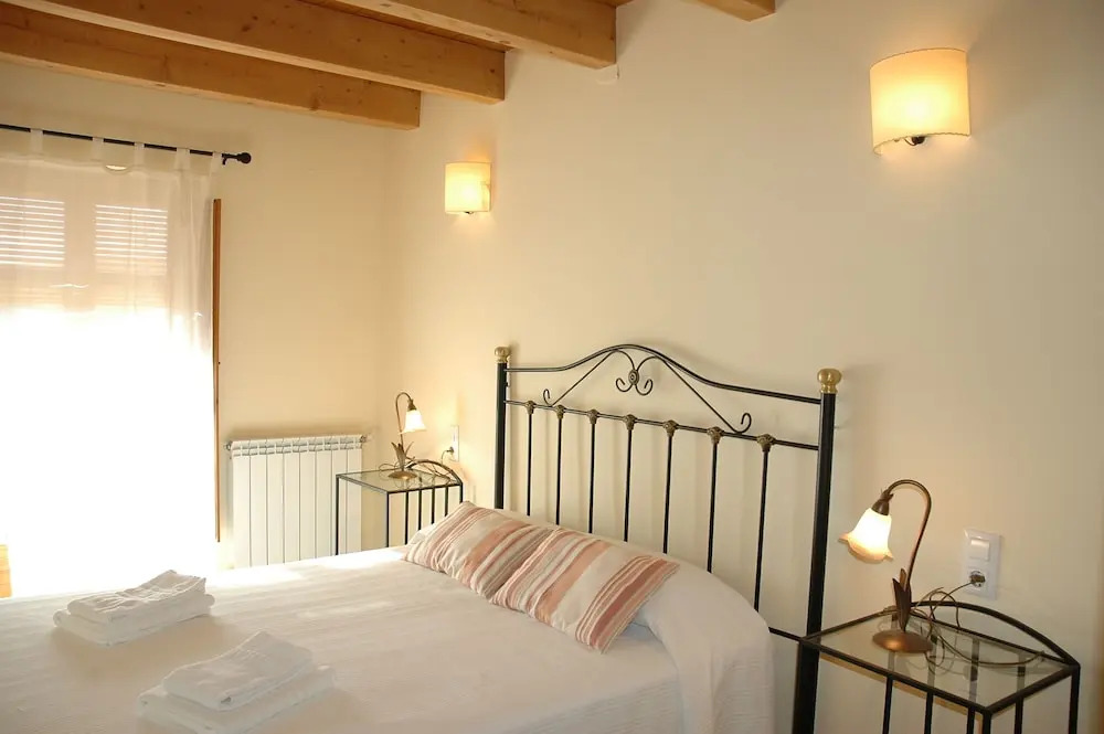 Casa con piscina y vistas a montaña - Cal Solsona